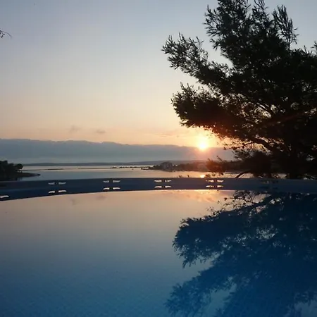 In With Sea View, Terrace, Air Conditioning, Wi-fi شقة