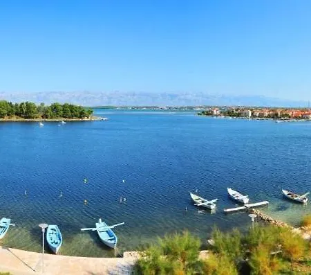 شقة In With Sea View, Terrace, Air Conditioning, Wi-fi نين