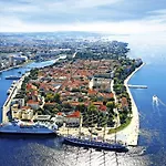 In With Sea View, Terrace, Air Conditioning, Wi-fi Appartement Nin