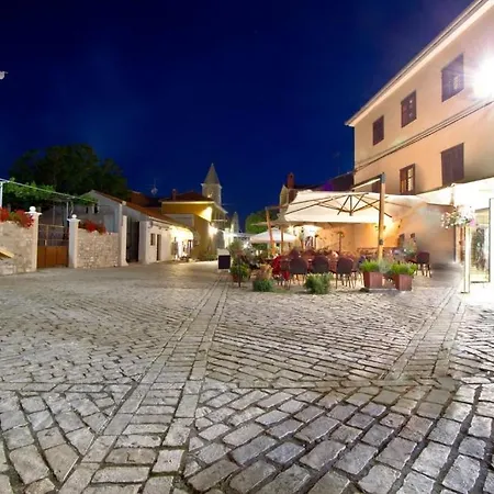 In With Sea View, Terrace, Air Conditioning, Wi-fi Appartement Nin